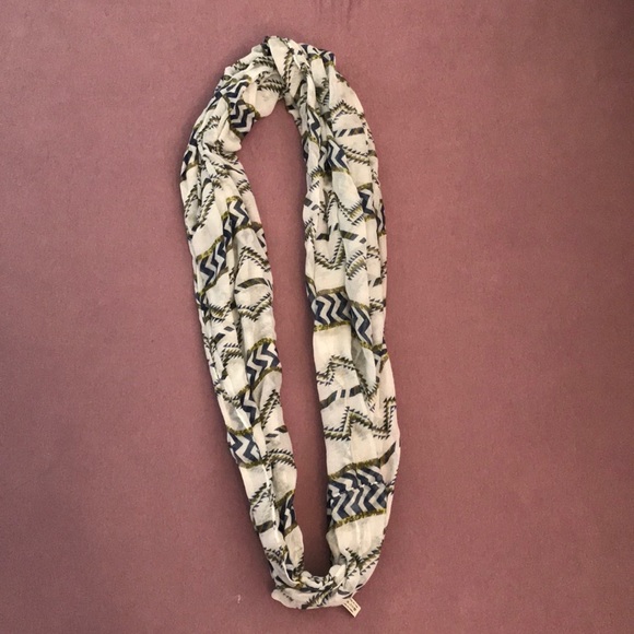 NWT Dress Up Scarf - Picture 2 of 3